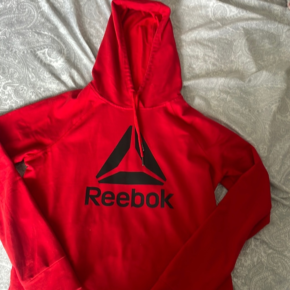 Red size M Reebok hoodie